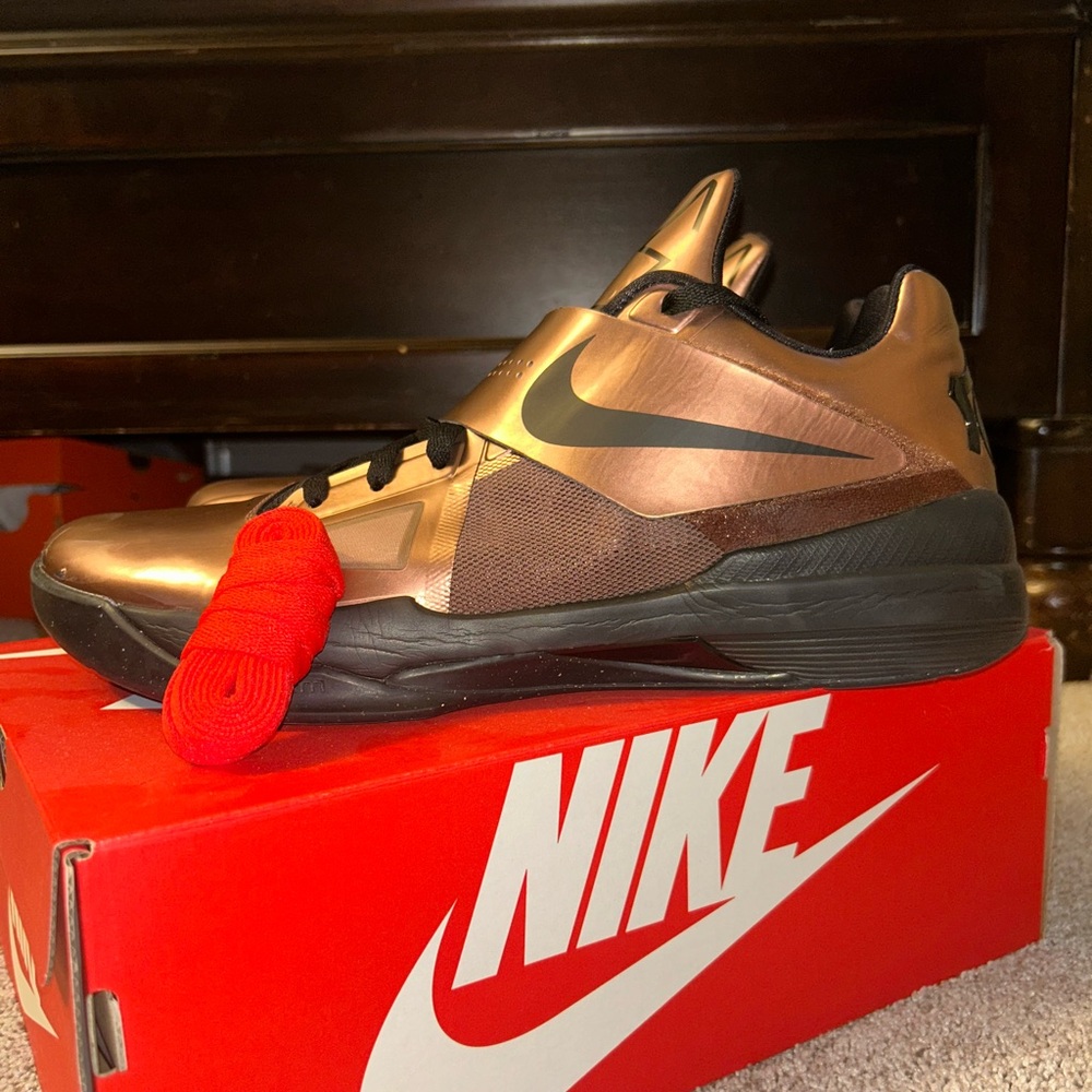 Nike KD IV “Christmas” w/ alternate laces
